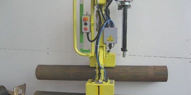 magnet end-effector for handling iron tubes