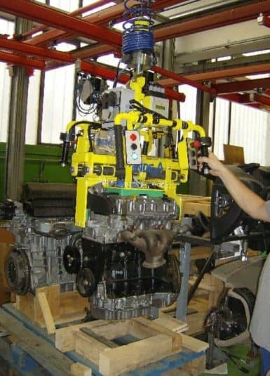 I sistemi INDEVA permettono, grazie alla loro tecnologia all’avanguardia di aumentare la produttività mantenendone costante il livello durante l’intero turno di lavoro ed, allo stesso tempo, permette una maggiore precisione nel posizionamento del motore endotermico.