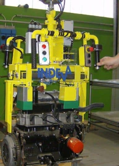 INDEVA è il top di gamma per quanto riguarda le soluzioni per la movimentazione manuale di motori endotermici oggi disponibili sul mercato, perché in grado di garantire sicurezza, ergonomia e produttività come nessun altro manipolatore, agevolatore o dispositivo di sollevamento oggi disponibile.