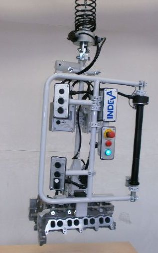 I manipolatori industriali INDEVA, rispondono alle necessità di un prodotto di qualità e di sicurezza, per questo, molte aziende hanno adottato questo sistema per lo spostamento di motori endotermici. I sistemi INDEVA sono equipaggiati con maniglie standard e un dispositivo di regolazione automatica delle impugnature che permettono all’operatore di mantenere una posizione ergonomica durante tutto il ciclo di lavoro, facendo sì che i movimenti risultino sempre fluidi.
