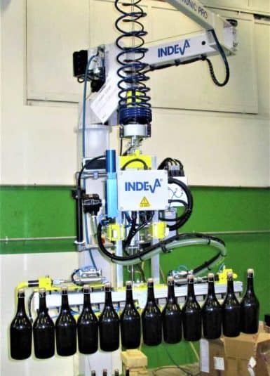 Bottiglie e Boccioni Movimentazione di bottiglie di vino tramite telaio di ventose che consente di afferrare più bottiglie contemporaneamente