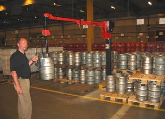 Fusti di birra Liftronic di INDEVA è un sistema ad alta sensibilità. La risposta immediata del sistema consente all’operatore di accelerare o rallentare, in base alle proprie esigenze, il movimento dei fusti di birra. Tutto questo attraverso il minimo sforzo.