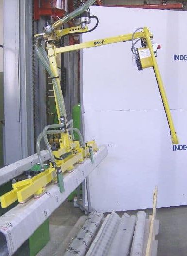 Barre Scaglia INDEVA con i suoi manipolatori industriali, incrementa ergonomia e produttività all’interno dei cicli di lavorazione, in particolare grazie alle caratteristiche di auto-bilanciamento e sensibilità, che permettono la movimentazione di barre in totale sicurezza.