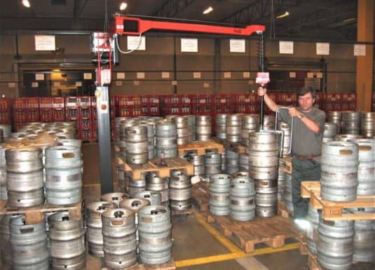 Fusti di birra Posizionamento del fusto o barile in modo preciso senza scatti e senza necessità di contrastare forza d’inerzia al primo distacco, nell’inversione di direzione e nel rilascio
