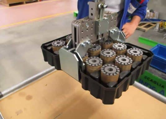 Cassette e Contenitori INDEVA permette, grazie alla sua tecnologia all’avanguardia, di aumentare la produttività mantenendone costante il livello durante l’intero turno di lavoro ed, allo stesso tempo, permette una maggiore precisione nel posizionamento delle cassette.