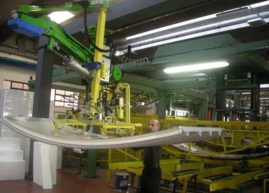 Pannelli Laminati/Legno I manipolatori industriali offerti da INDEVA sono sempre più scelti da aziende per la manipolazione del carico per differenti motivi. Sono auto-bilancianti, pertanto permettono la movimentazione anche quando il peso dei pannelli in legno varia.