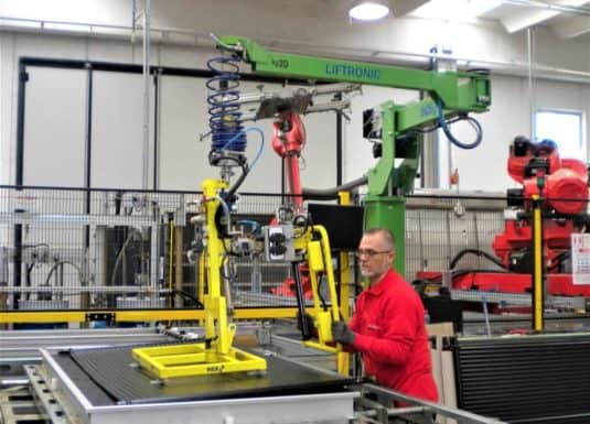I sistemi INDEVA permettono, grazie alla loro tecnologia all’avanguardia di aumentare la produttività mantenendone costante il livello durante l’intero turno di lavoro ed, allo stesso tempo, permette una maggiore precisione nel posizionamento di pannelli solari.
