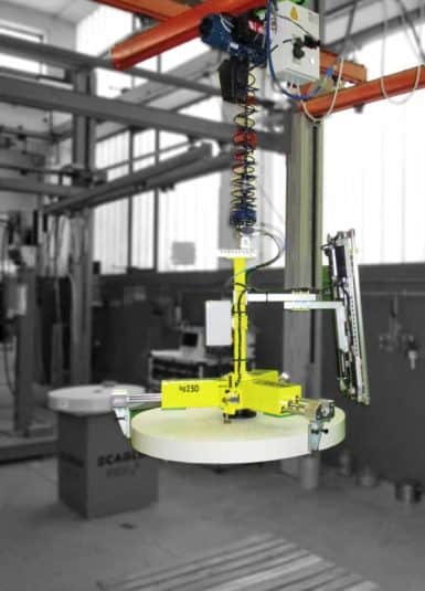Possibilità di manipolare matasse varie senza necessità di pre-impostazioni di carico, grazie alla caratteristica tecnica tipica degli INDEVA di rilevare e di controbilanciare in tempo reale e automaticamente il peso del carico sollevato. La risposta immediata del sistema consente all’operatore di accelerare o rallentare il movimento in base all’esigenza, con uno sforzo minimo.