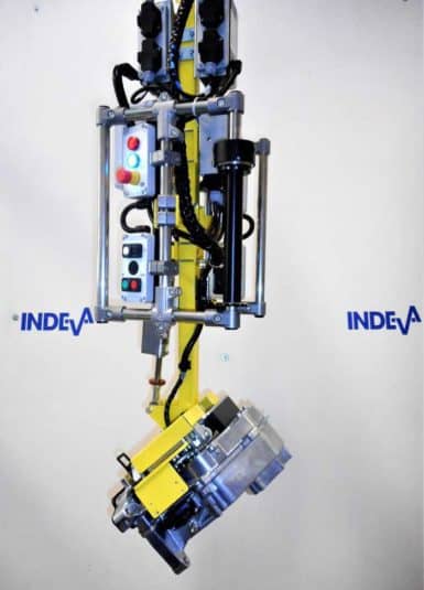 L’utilizzo di sistemi innovativi come i manipolatori di Scaglia INDEVA ha sicuramente portato ad un aumento costante della produttività, spostando i trasformatori con estrema facilità e precisione. Una delle caratteristiche principali che contraddistingue i sistemi INDEVA dal resto del mercato è senza dubbio il rilevamento del peso che avviene automaticamente. Questa funzione, combinata all’auto-bilanciamento, consente di movimentare i trasformatori senza alcuna pre-impostazione del peso.