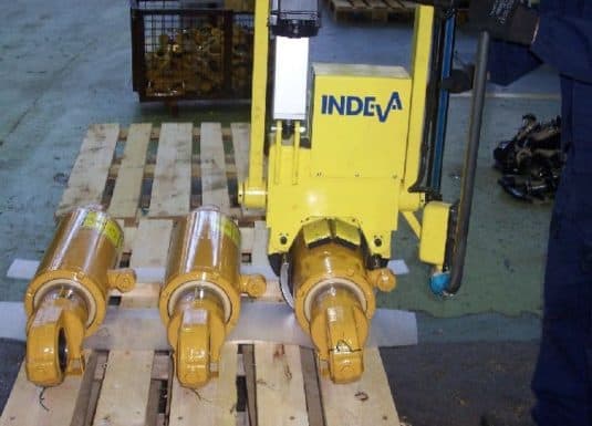 Tubi I manipolatori industriali offerti da INDEVA sono sempre più scelti da aziende per la manipolazione del carico per differenti motivi. Sono auto-bilancianti, pertanto permettono la movimentazione di tubi in totale sicurezza, anche quando il peso varia.