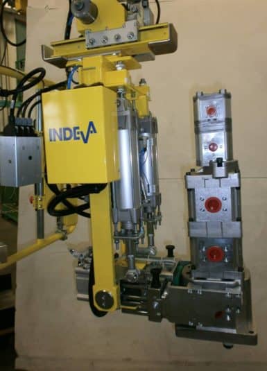 I manipolatori industriali INDEVA, rispondono alle necessità di un prodotto di qualità e di sicurezza, per questo, molte aziende hanno adottato questo sistema per lo spostamento di motori elettrici completi. I sistemi INDEVA sono equipaggiati con maniglie standard e un dispositivo di regolazione automatica delle impugnature che permettono all’operatore di mantenere una posizione ergonomica durante tutto il ciclo di lavoro, facendo sì che i movimenti risultino sempre fluidi.