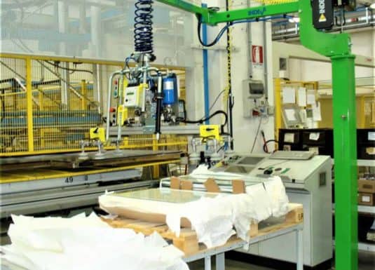 Porte e finestre INDEVA è il top di gamma per quanto riguarda le soluzioni per la movimentazione manuale di pannelli e e vetri oggi disponibili sul mercato, perché in grado di garantire sicurezza, ergonomia e produttività come nessun altro manipolatore, agevolatore o dispositivo di sollevamento oggi disponibile.