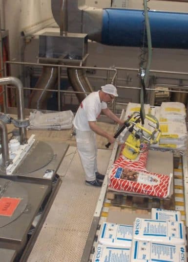 I sistemi INDEVA permettono, grazie alla loro tecnologia all’avanguardia di aumentare la produttività mantenendone costante il livello durante l’intero turno di lavoro ed, allo stesso tempo, permette una maggiore precisione nello svuotamento dei sacchi.