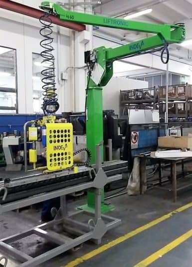 Barre I sistemi INDEVA rappresentano la soluzione perfetta per la movimentazione di barre, che richiedono movimenti rapidi, fluidi e precisi. Grazie alla sua tecnologia esclusiva, offre numerosi vantaggi, in particolare la capacità di rilevazione e bilanciamento automatici in tempo reale del peso del carico sollevato.