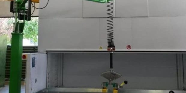 Handling moulds Handling moulds
