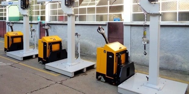 Moveable column mounted manipulators Moveable column mounted manipulators