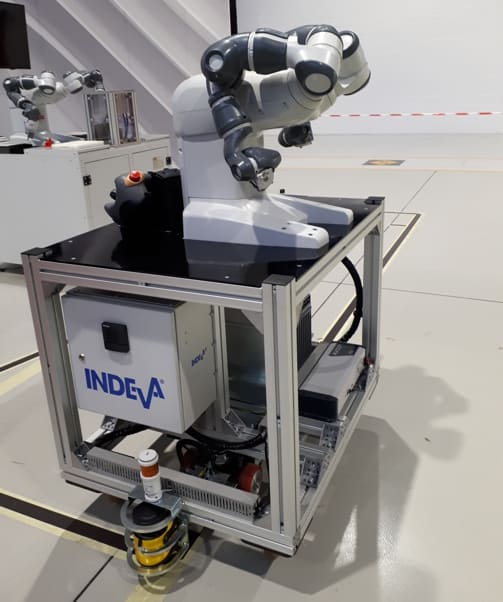 AGV-INDEVA-con-Cobot ABB Mecspe-2019-Parma-AGV-INDEVA-Cobot