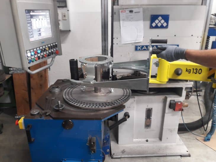 electronic manipulator for grinding wheel