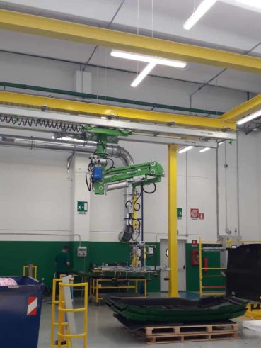 20190419_104541 Industrial manipulator with vacuum gripping system for handling large tractor sides