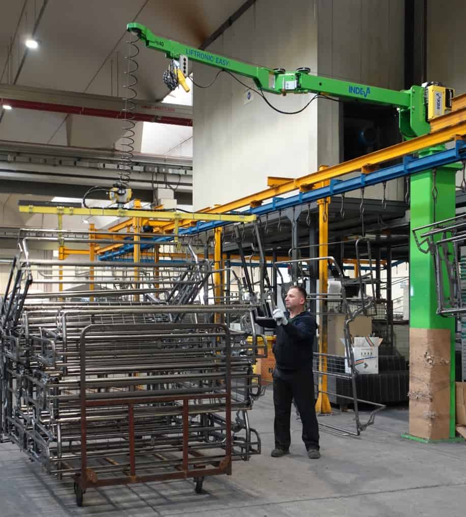 DSC00660 Just one operator can lift and move a sofa frame using an INDEVA manipulator