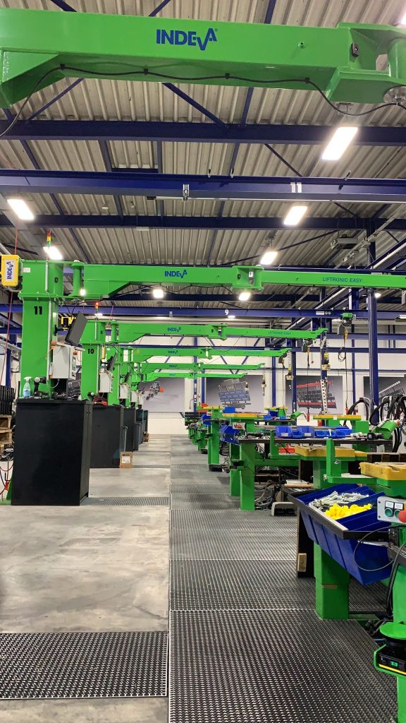 Liftronic Easy the intelligent Arm for handling all parts along an assembly line